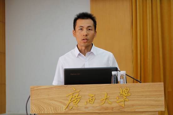 学生代表发言